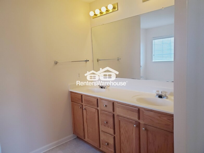 Building Photo - 7711 Parkside Dr