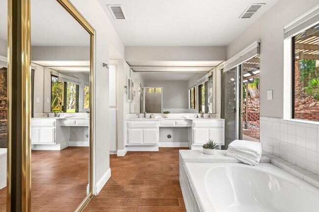 Building Photo - 37 Santo Domingo Dr