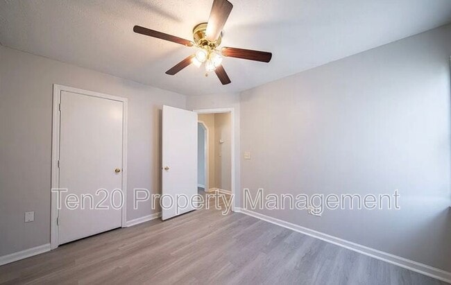Building Photo - 3007 Longmont Ln