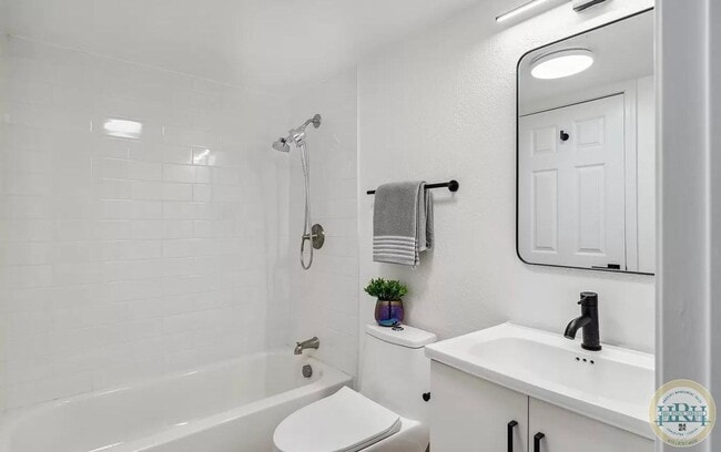 Building Photo - Fully Updated 2 BR | 1 BA Condo in Vallejo