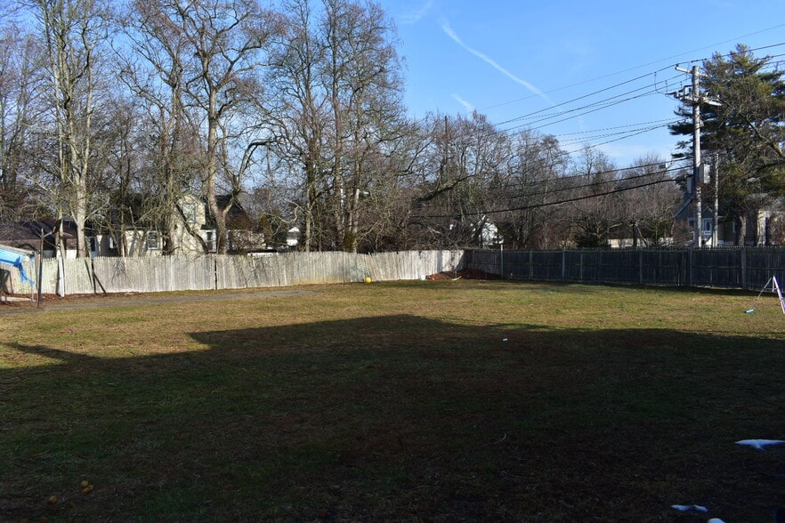 Building Photo - 85 Cedar Dr