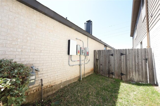 Building Photo - 2334 Falcon Brook Dr