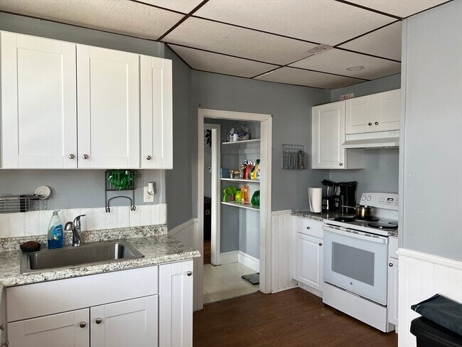 Building Photo - 7 Beacon St