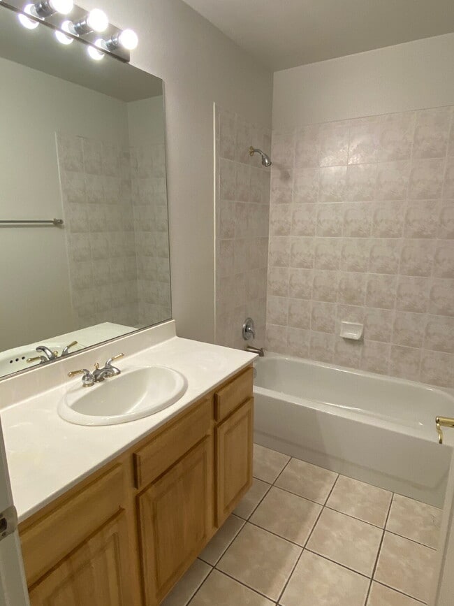 Building Photo - Beautiful Townhouse in Boulder City 232 MORGYN LANE #4