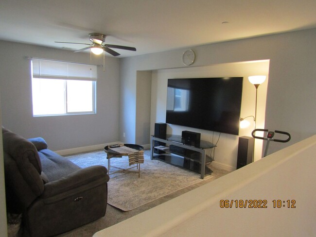 Building Photo - Beautiful Newer Two Story Home in The Gate...