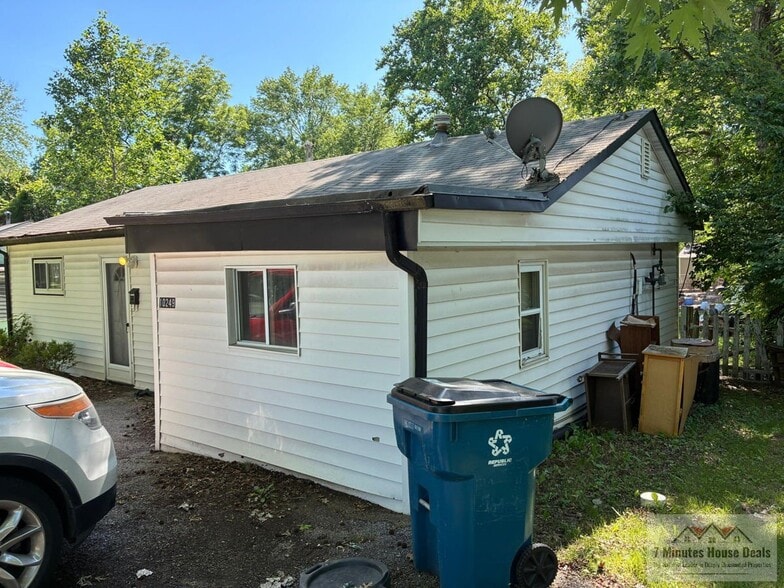 Building Photo - 10249 Earl Dr