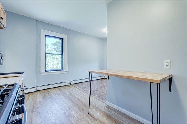 Building Photo - 90 Henrietta St