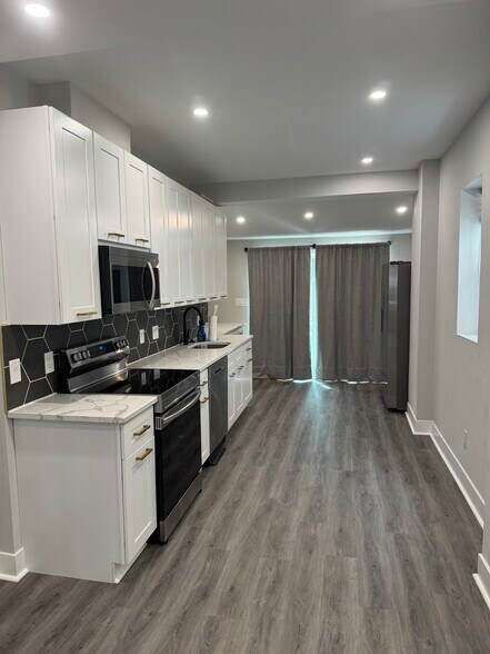 Kitchen - 2467 Amber St