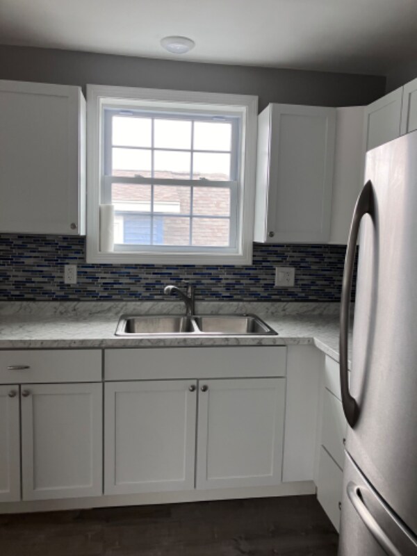 Building Photo - 127 Pumgansett St