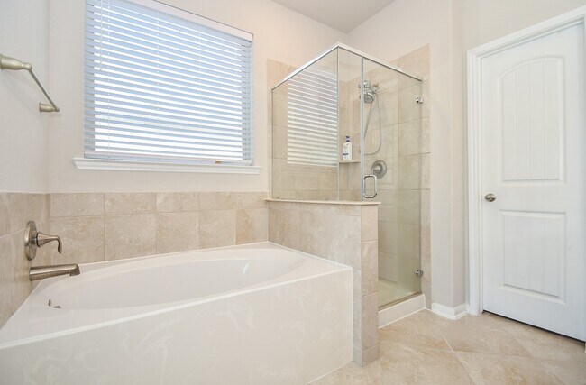 Building Photo - 5023 Lord Crest Ln
