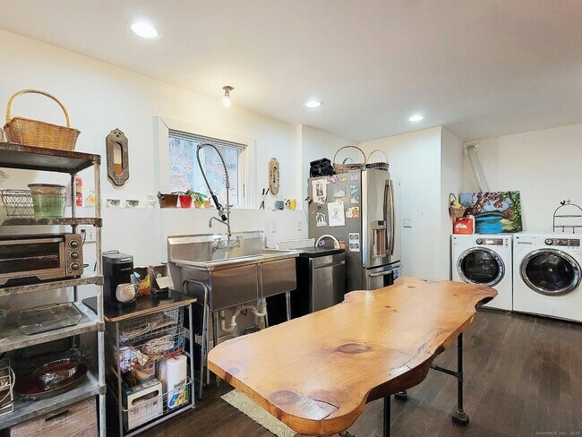 Building Photo - 4 Candlewood Knolls Rd