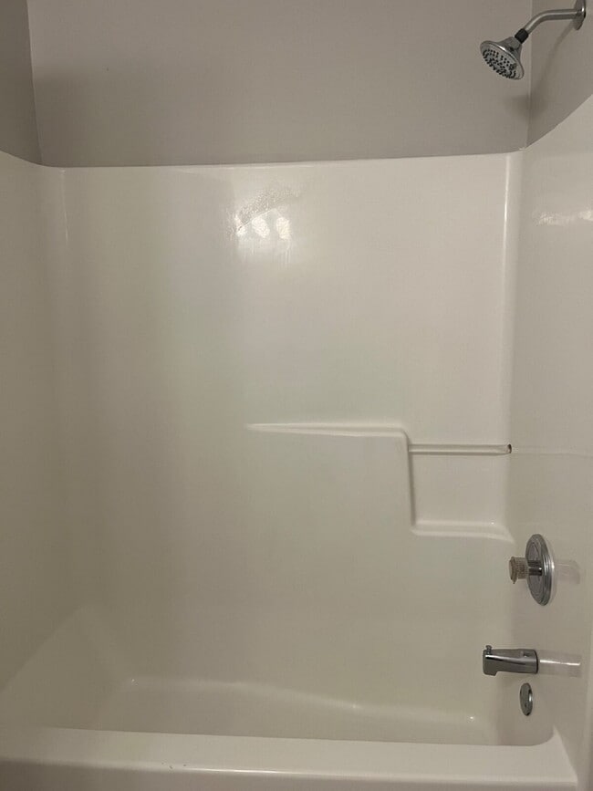 Building Photo - 805 Poplartree Ct