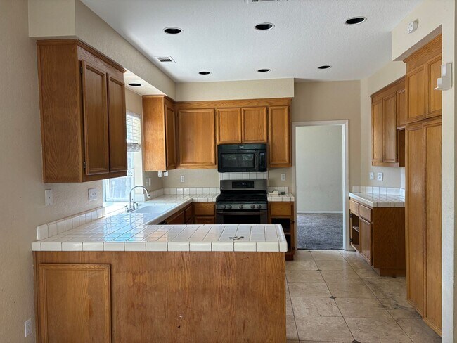 Building Photo - FABULOUS 4 BEDROOM MEDITERRANEAN RENTAL!