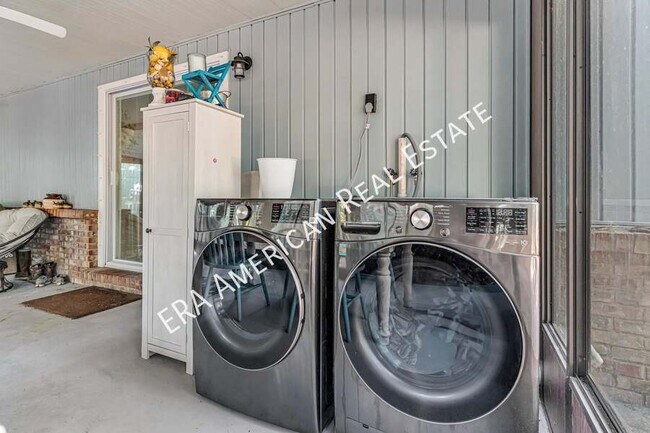 Building Photo - 2037 Lewis Turner Blvd