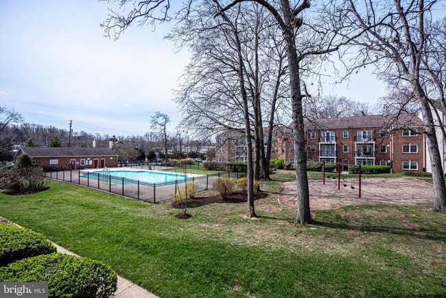 Building Photo - 9479 Fairfax Blvd