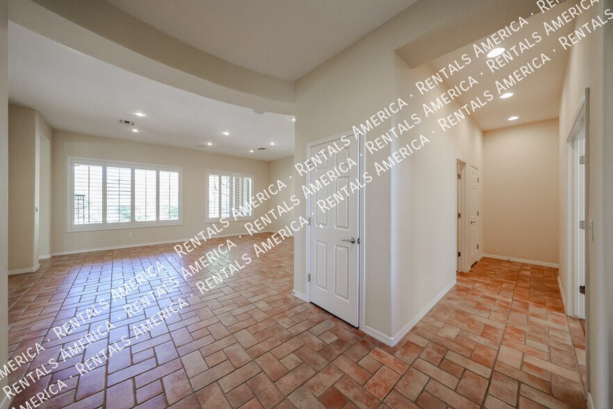 Building Photo - 2348 W River Rock Ct