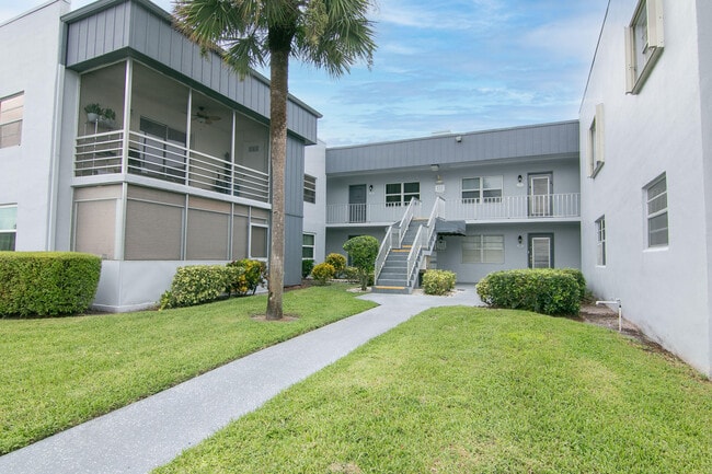 Building Photo - 39 Burgundy A