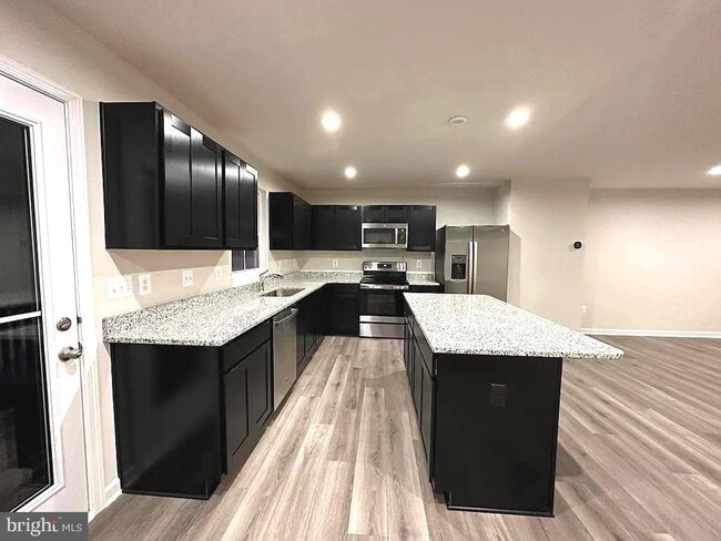 Building Photo - 420 Circle Dr