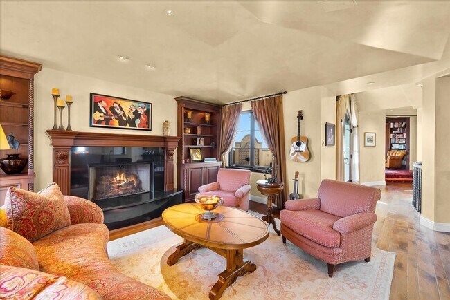 Living Room - 109 S Poinsettia Ave