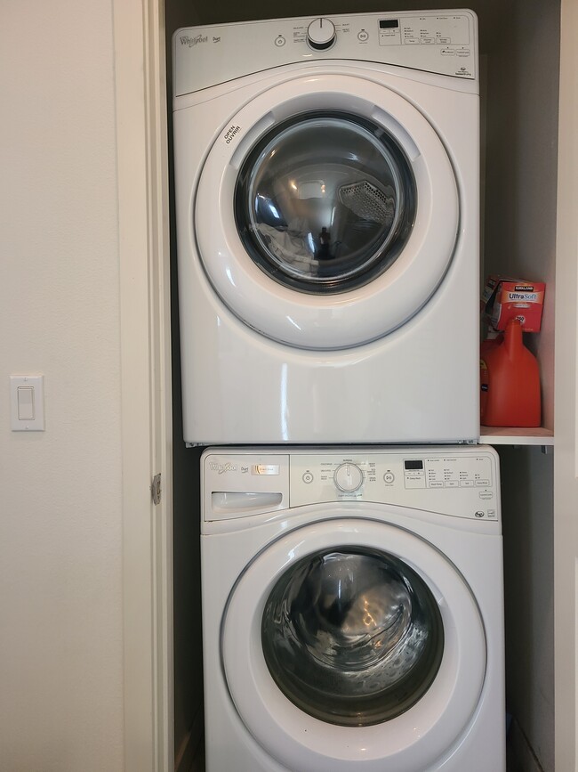 Washer/Dryer - 8935 Promenade North Pl