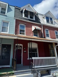 Building Photo - THREE/FOUR Bedroom/ONE Bath Row