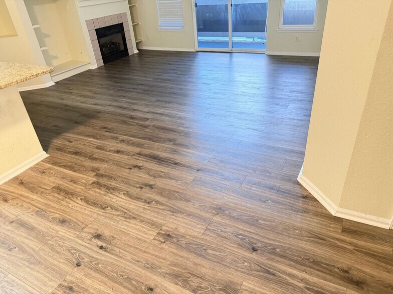 Building Photo - 14343 E 1st Dr