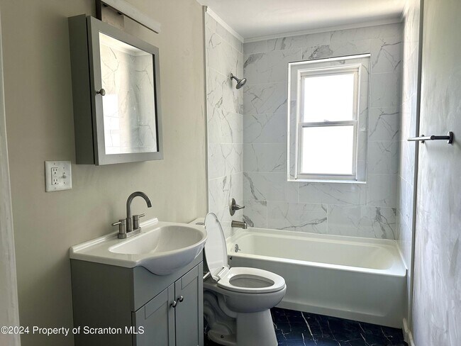 Building Photo - 114 S Lincoln Ave