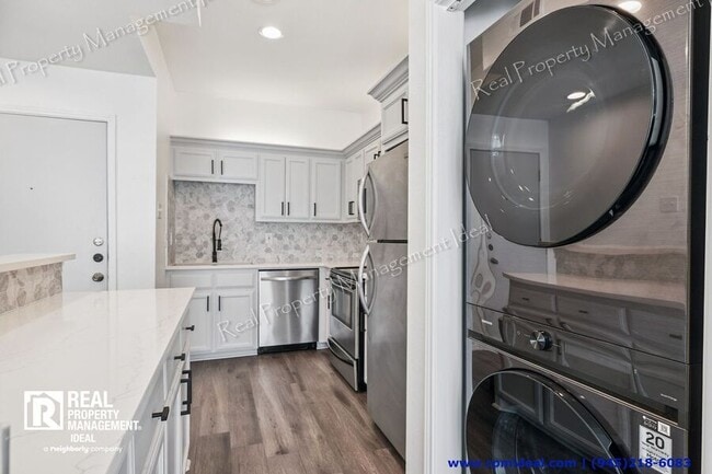 Building Photo - 4104 N Hall St