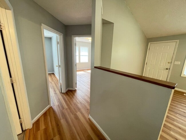 Building Photo - Great location! 4br house w/ parking, larg...