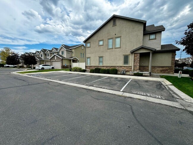 Building Photo - 634 E 60 S