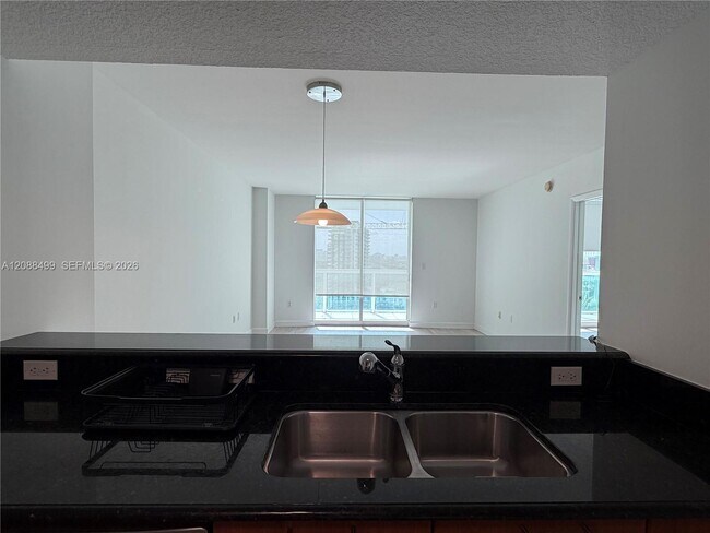 Building Photo - 1800 N Bayshore Dr