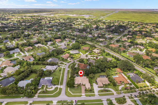 Building Photo - 15385 Meadow Wood Dr
