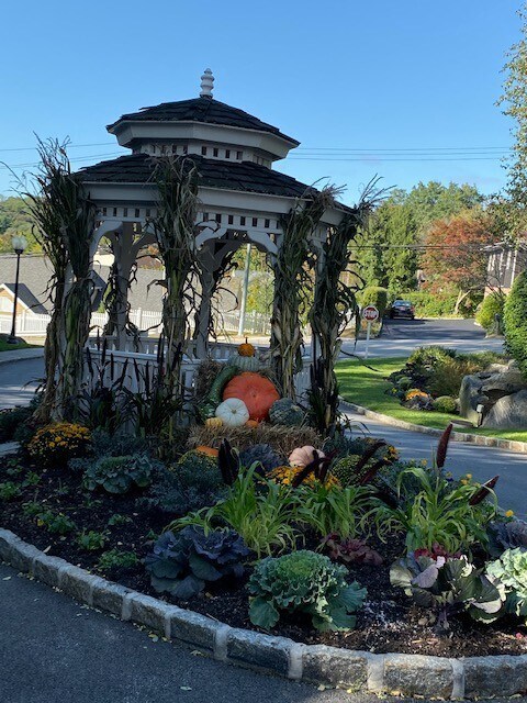 Building Photo - Beautiful 4/5 bedroom townhouse in Winding Ridge