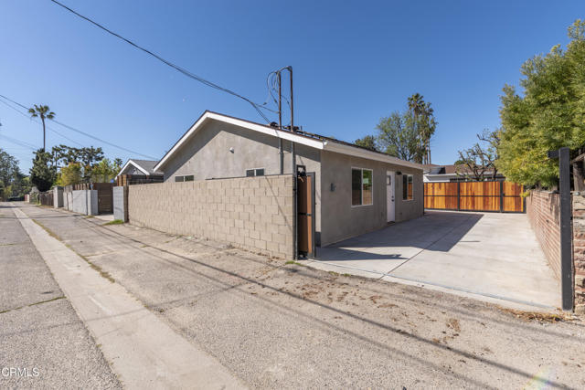 Building Photo - 5842 Satsuma Ave