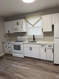 Building Photo - 127 Liverpool Ave