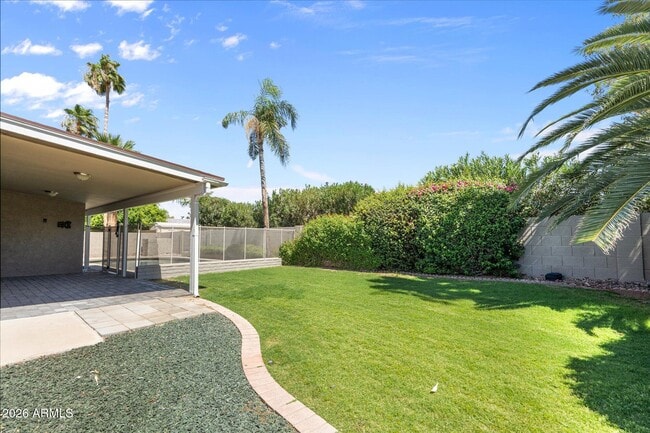 Building Photo - 8642 E San Bruno Dr
