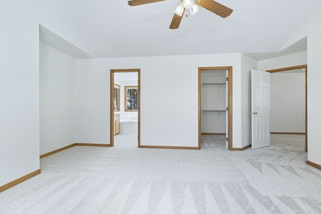 Building Photo - 3 bed 3.5 bath Home in Perry Park!