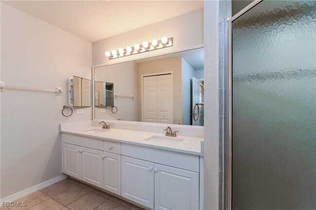 Building Photo - 349 SW 28th Pl