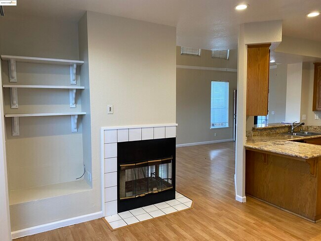 Building Photo - 5239 Woodside Way