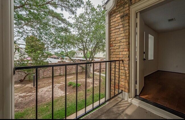 Building Photo - 1375 Country Pl Dr