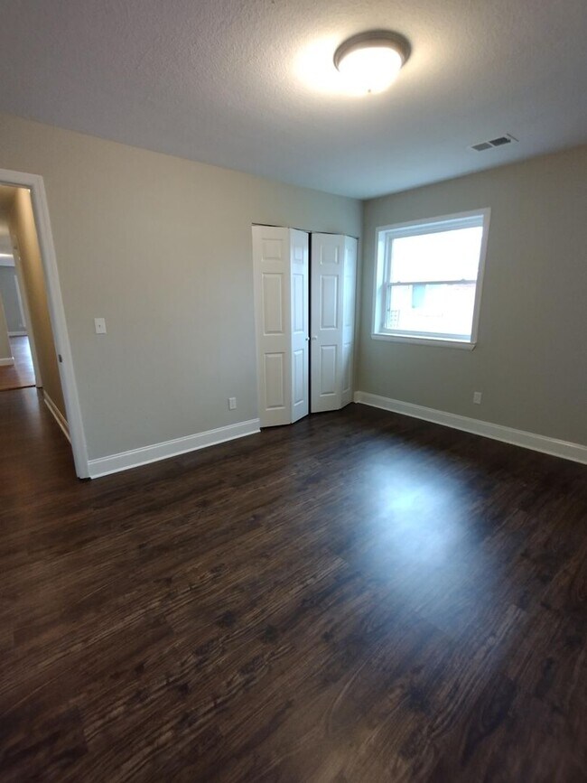 Building Photo - 5904 Graston Ave