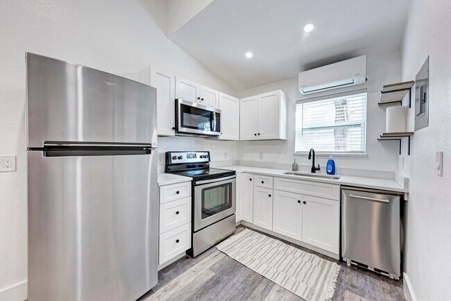 Building Photo - For Lease – Fully Furnished Studio Near UT