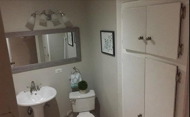 Building Photo - Beautiful 4 beds 2 baths in Austin!