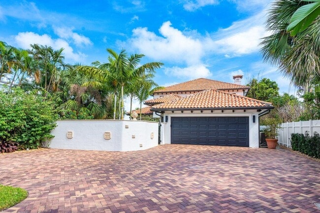 Building Photo - 1 18th Ave S