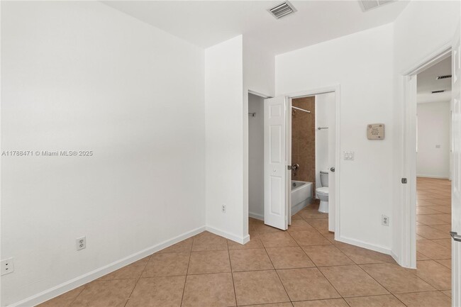 Building Photo - 1209 Abaco Ln