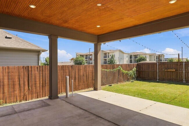 Building Photo - 609 Falkland Trace