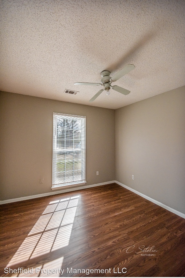 Building Photo - 3 br, 1.5 bath House - 161 Lee Rd 207