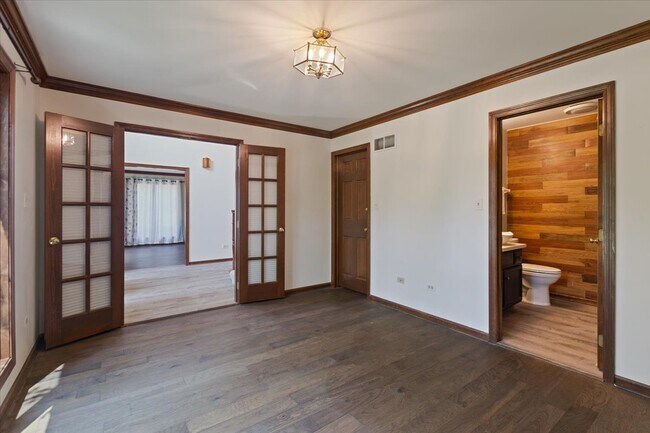 Building Photo - 1055 Knollwood Ln