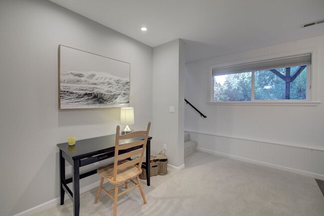 Building Photo - 3Bd/2.75Ba Sammamish Home
