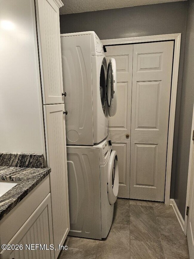 Building Photo - 3155 Ravines Rd